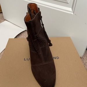 Brown booties, brand new never been worn